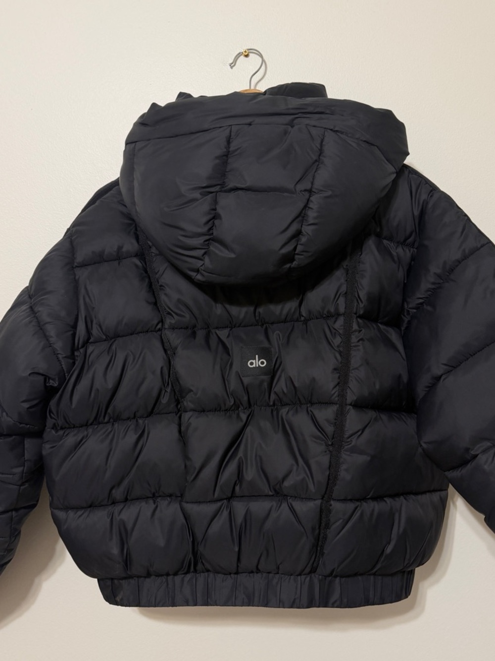 LIKE NEW ALO Aspen Love Puffer Jacket Black Size Medium Crop Zip - Picture 9 of 9